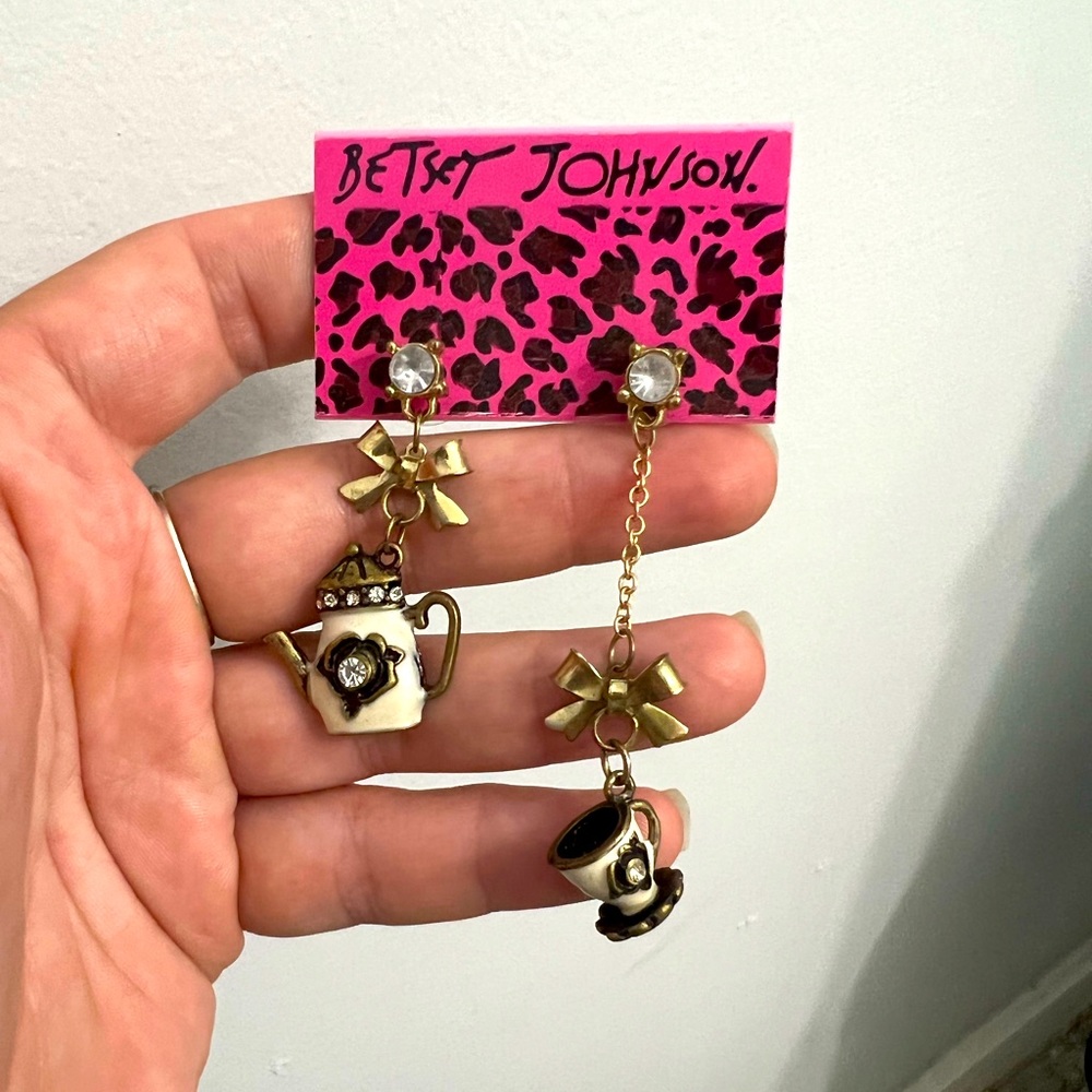 Betsey Johnson tea time party asymmetrical earrings teacup teapot